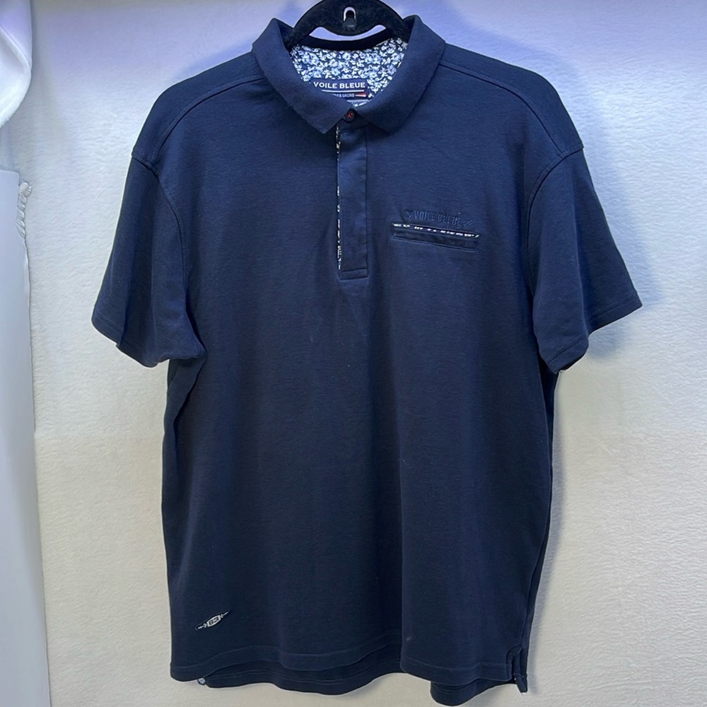 VOILE BLEUE navy blue men’s shirt.